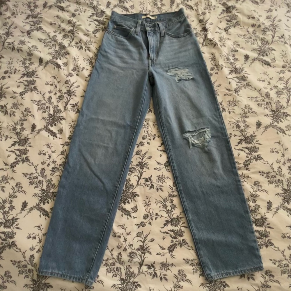 ripped ‘94 baggy levi’s